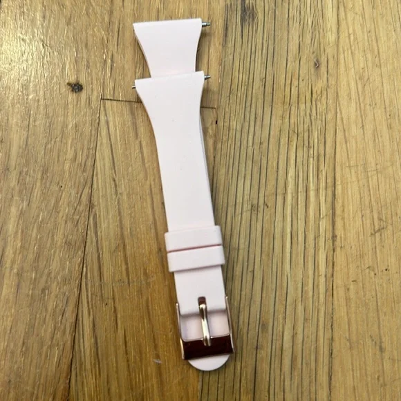 *last chance!!* Fitbit Versa | Accessories Only - 2 bands, 3 screen protectors - Picture 7 of 11